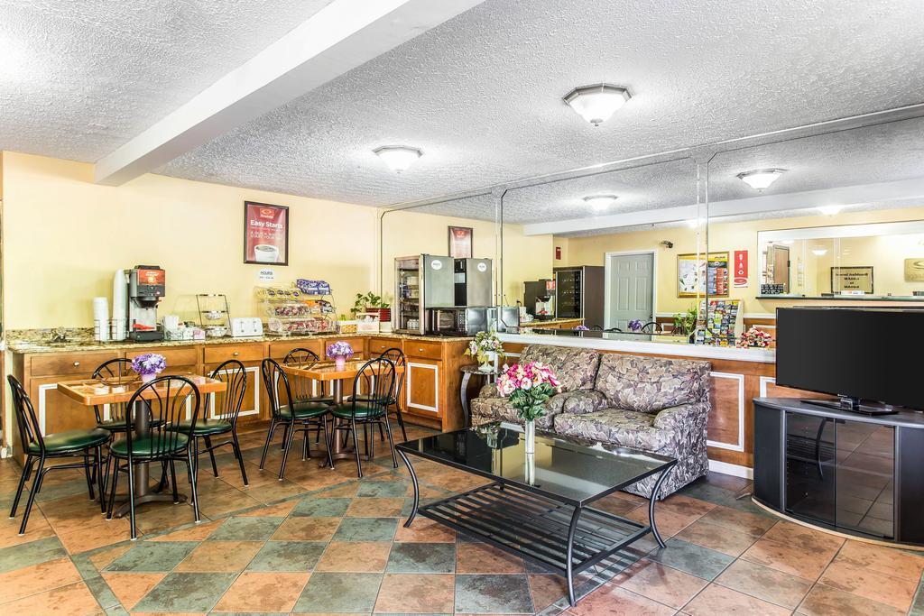 Econo Lodge Decatur Esterno foto