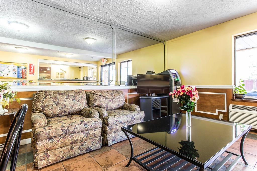 Econo Lodge Decatur Esterno foto